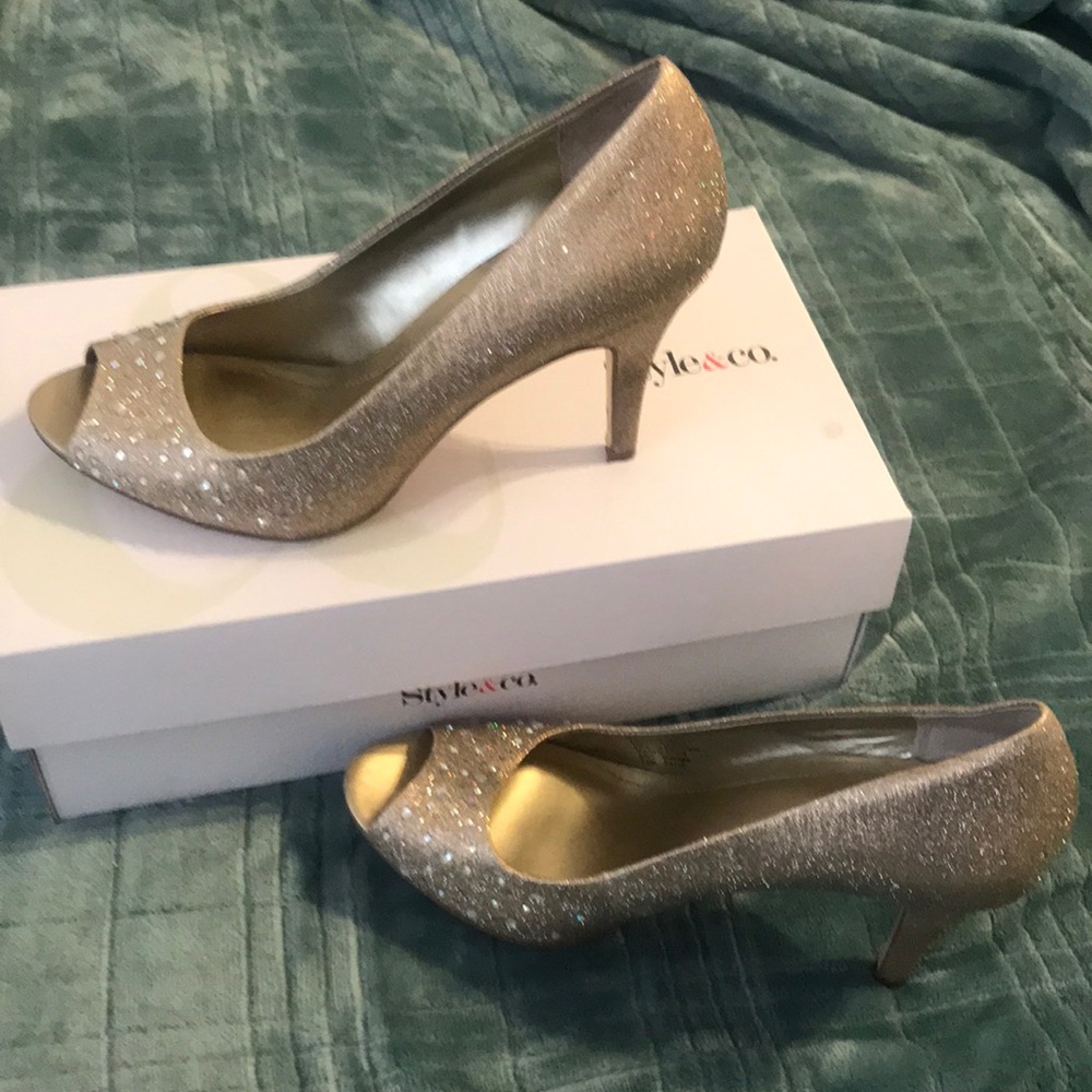 Style & Co gold heels